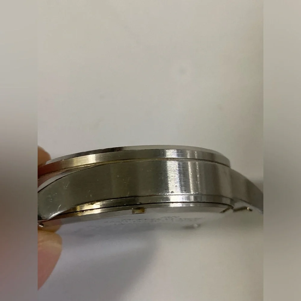Nixon Sentry, watch body only, no strap, new battery, Day/Date does NOT work - Picture 7 of 7